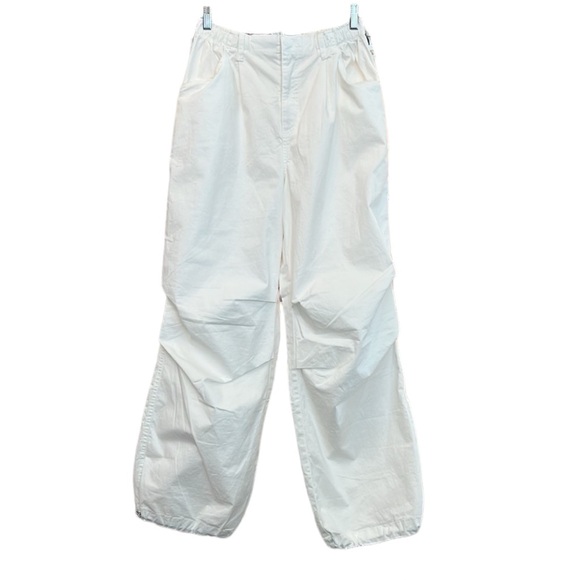 🏷️ NWT Forever 21 White Parachute 
Cargo Pants - Picture 1 of 12